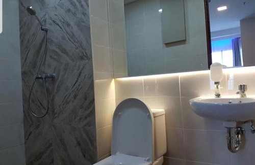 Pluit Apartment | 2 Bed Room Amazing Sea View Condo 80sqm Fast Internet