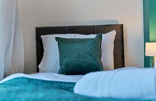 St. Leonard's Apartment | 2 Bed Serviced Apartment Streatham