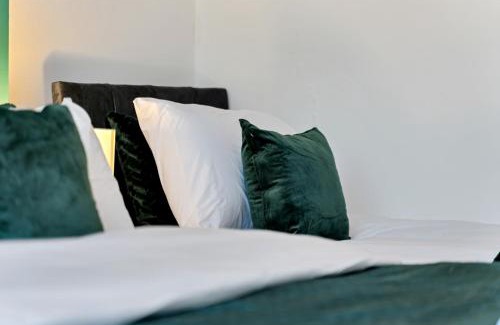 St. Leonard's Apartment | 2 Bed Serviced Apartment Streatham