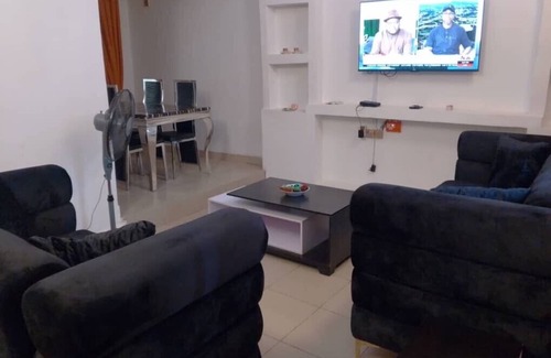 Benin City Apartment | 2 Bed-Sleeps 4-Free Parking-AirCon-3