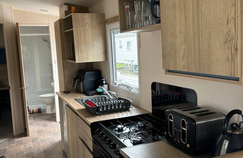 Cowes Cabin | 2 Bed-sleeps 6-pets-private - Parking sea 3mins