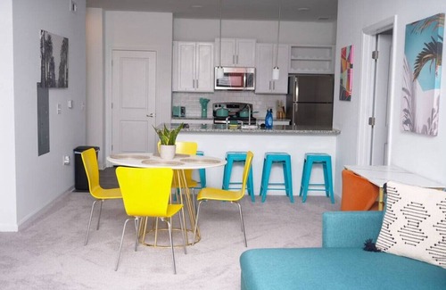 Orange Park Apartment | 2 Bed Sleeps 6 +Pool2+Gym+Pet+EV