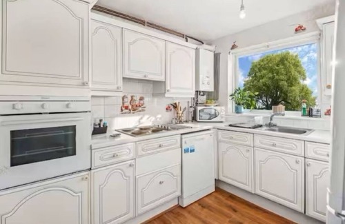 Whittington Apartment | 2-Bed spacious Flat-2 minute walk from tube station direct to Central London
