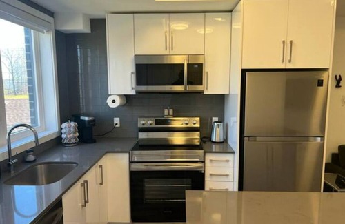 Niagara Falls House | 2 Bed Town Ideal For A Fun-filled Family Vacation