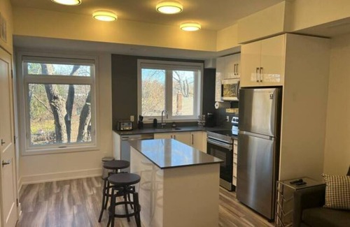 Niagara Falls House | 2 Bed Town Ideal For A Fun-filled Family Vacation