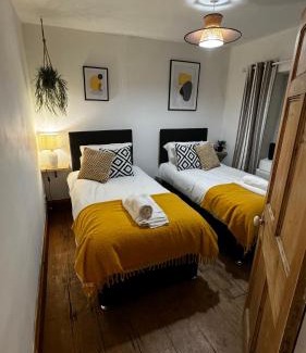 Pembroke Dock House | 2 Bed Townhouse with Log Burner