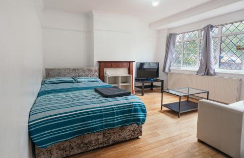 Hanger Hill Apartment | 2 Bed, Wembley, Ealing, London