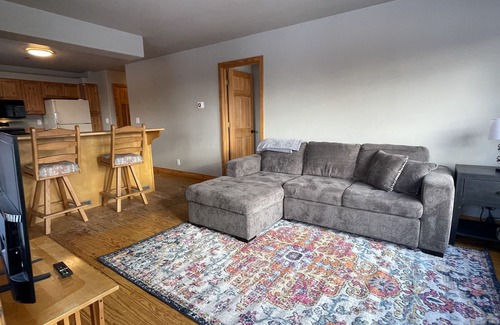 Homer Apartment | 2 bed with amazing views of bay & glacier, hot tub, private deck & fish storage