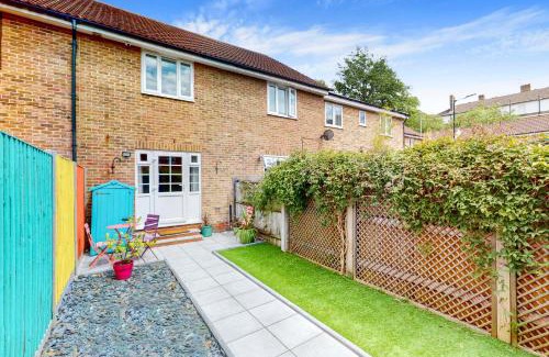 Rotherhithe Apartment | 2 Bed with Garden & Free Parking near the Thames