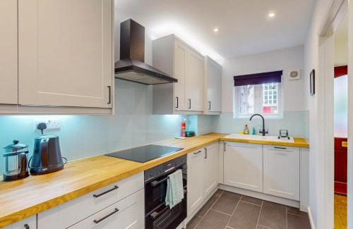 Rotherhithe Apartment | 2 Bed with Garden & Free Parking near the Thames