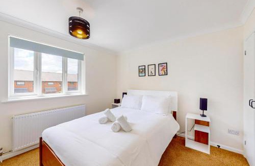 Rotherhithe Apartment | 2 Bed with Garden & Free Parking near the Thames