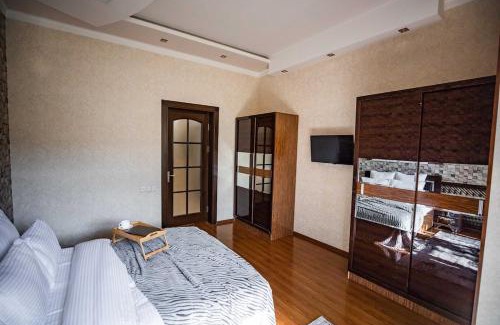 Tashkent Apartment | 2-bedroom on Taras Shevchenko 13