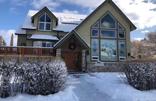 Banff Apartment | 2 Bedroom 1.5 Bathroom Private Suite Banff AB - Wolf Den Bed & Breakfast Suite A
