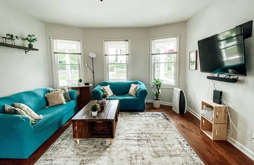 Stratford Apartment | 2 bedroom 1st floor unit 7 minute drive from short beach