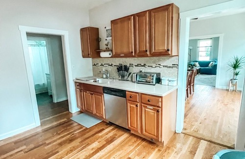 Stratford Apartment | 2 bedroom 1st floor unit 7 minute drive from short beach