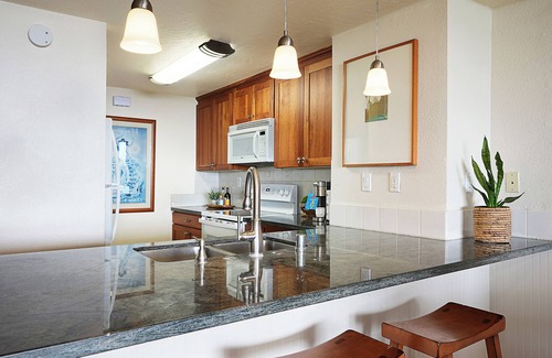 South Shore Condo | 2 bedroom/2.5 bath Absolutely Beautiful Expansive Views of the Ocean!