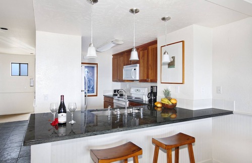 South Shore Condo | 2 bedroom/2.5 bath Absolutely Beautiful Expansive Views of the Ocean!