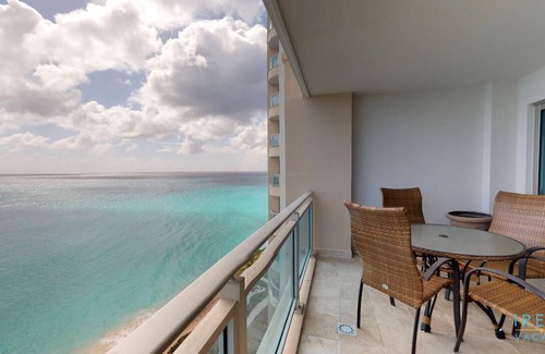 Maho Condo | 2 Bedroom 2.5 Bath Luxury Condo in Cupecoy. Steps to the Beach!
