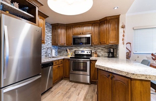 Zona Hotelera Condo | 2 Bedroom, 2 Bathroom Beachfront Condo In Las Mananitas. Completely remodeled!