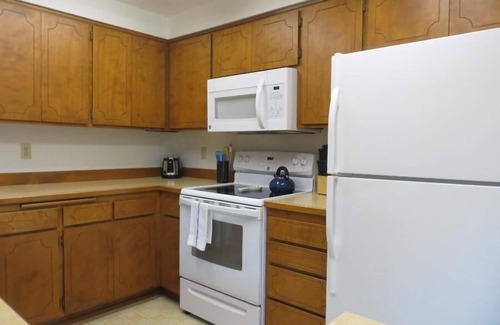 Florence House | 2 Bedroom, 2 bath, 2 car garage, on private lot with fenced yard - Osprey Pines