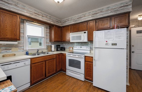 Frankford Condo | 2 bedroom 2 bath condo 5 minutes to the beach