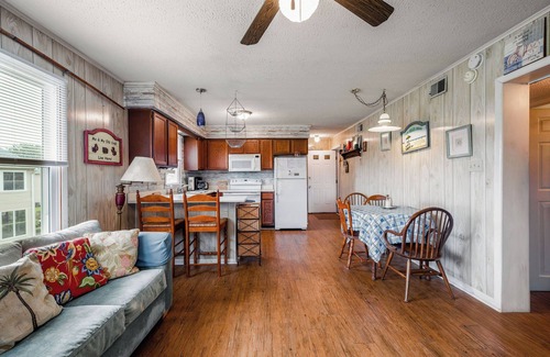 Frankford Condo | 2 bedroom 2 bath condo 5 minutes to the beach