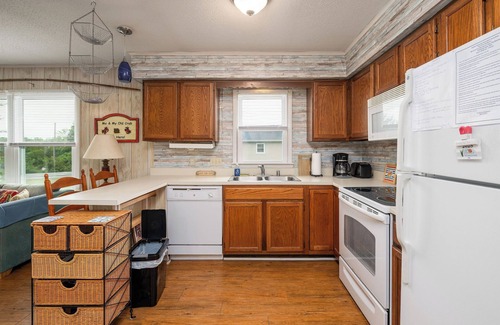 Frankford Condo | 2 bedroom 2 bath condo 5 minutes to the beach