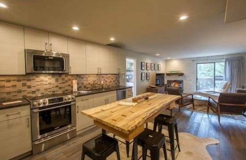 Vail Condo | 2-Bedroom 2 Bath condo in Vail Village, Villa Cortina