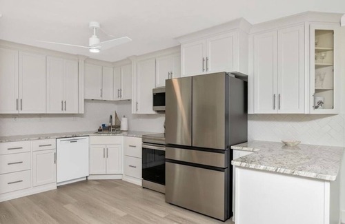 Moorings Condo | 2 bedroom/2 bath condo steps away from Moorings Private Beach Club in Naples