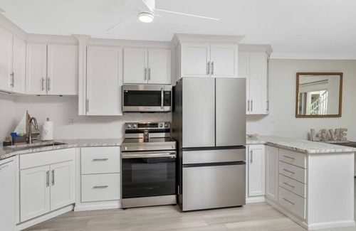 Moorings Condo | 2 bedroom/2 bath condo steps away from Moorings Private Beach Club in Naples