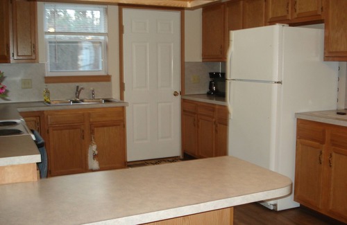 Shields Condo | 2 Bedroom 2 Bath Condo 15 mins to the hospitals in Saginaw.