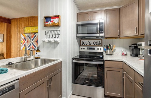Snowshoe Condo | 2 bedroom/2 bath Cozy Retreat on Snowshoe Mountain! Only Unit with Private Deck!