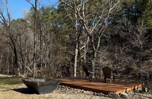 Board Camp Cabin | 2 bedroom/2 bath, sleeps 9, Honey Hole Cabin