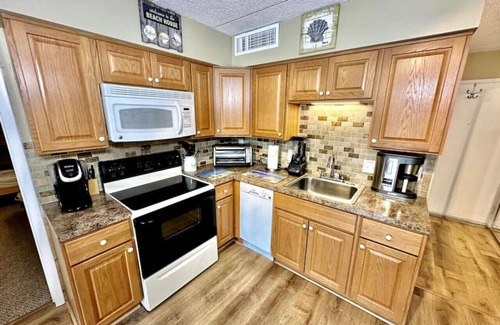 North Wildwood Condo | 2 Bedroom 2 Bath Condo in NW Beach Block, PoolView