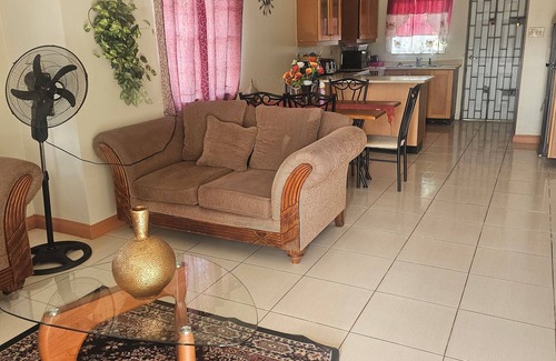 Silver Sands House | 2 Bedroom 2 Bathroom Kitchen Living room and verandah Close to a beach