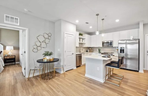 Southside House | 2 bedroom 2 bathroom 7 to 10 miles from the beach, sports arena and downtown