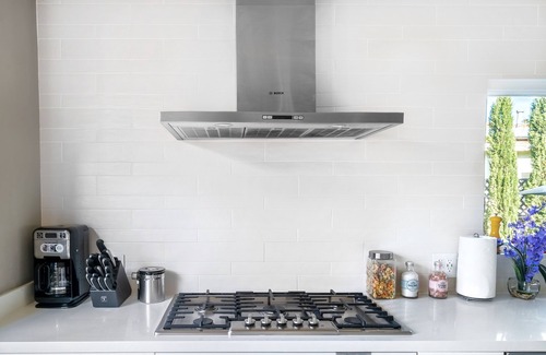 Mar Vista House | 2 bedroom, 2 bathroom, modern, house with large backyard and patio