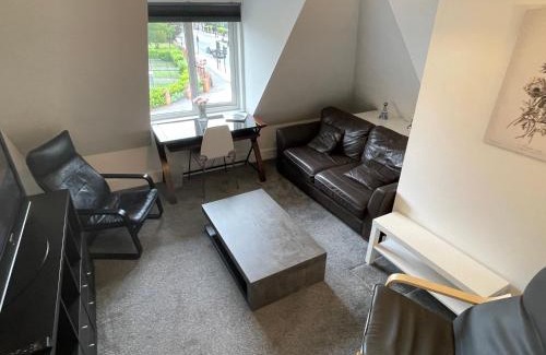 London Borough of Bromley Apartment | 2 Bedroom 2 bathroom Apartment 8 including free parking
