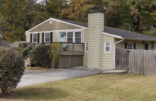 Buford Highway House | 2 Bedroom 2 Bathroom close to Brookhaven, Ashford Park and Chamblee Atlanta PDK airport
