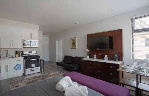 Bankers Hill Apartment | 2 Bedroom, 2 Bathroom Detached Apt Max 7 Sleepers