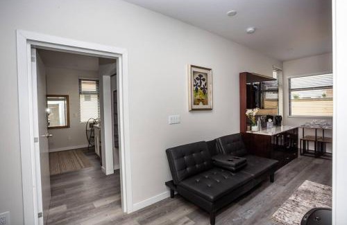 Bankers Hill Apartment | 2 Bedroom, 2 Bathroom Detached Apt Max 7 Sleepers