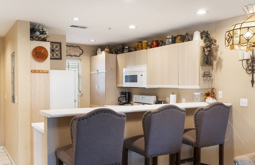 Branson Condo | 2 Bedroom, 2 Bathroom Golf Condo with Sunroom, near Outdoor Pool