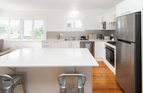 Norfolk Island Ski Chalet | 2 bedroom 2 bathroom house with wide verandah, sea views, incl car