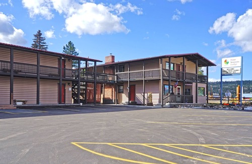 South Fork Apartment | 2 Bedroom-2 Doubles/1Double Sleep Number Bed