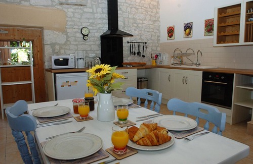 Montaigu-de-Quercy House | 2 bedroom 2 bathroom traditional Quercy stone barn