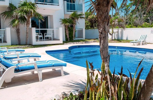 Akumal Condo | 2 Bedroom (3 beds) Beachfront Condo Akumal 202