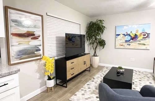 Bradenton Apartment | 2 Bedroom 820344 by Houzlet