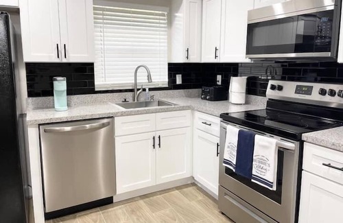 Bradenton Apartment | 2 Bedroom 820344 by Houzlet