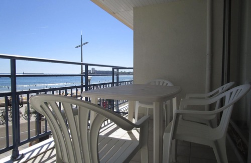 Les Sables d'Olonne Apartment | 2-bedroom apartment facing the sea with balcony and wifi