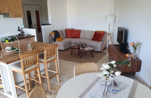 Mandelieu-La-Napoule Apartment | 2 bedroom apartment in a secure residence in Mandelieu with a shared pool and close to the center - 2301